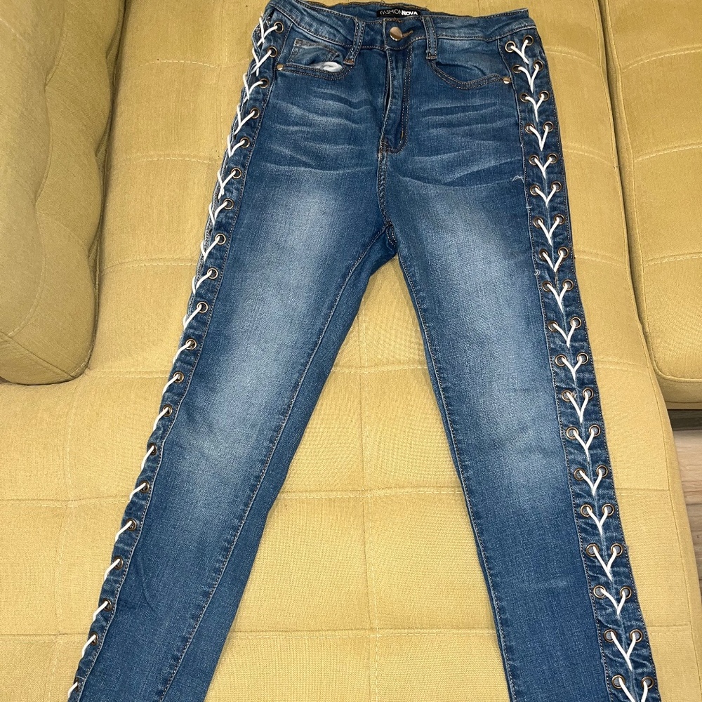 fashionnova laceup skinny jeans size 27